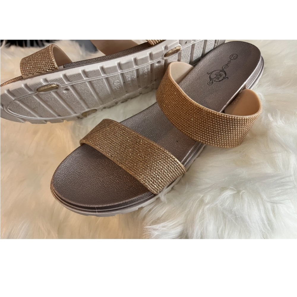 Comfortable gold sandals. Very stylish These shoes are cute and comfortable.